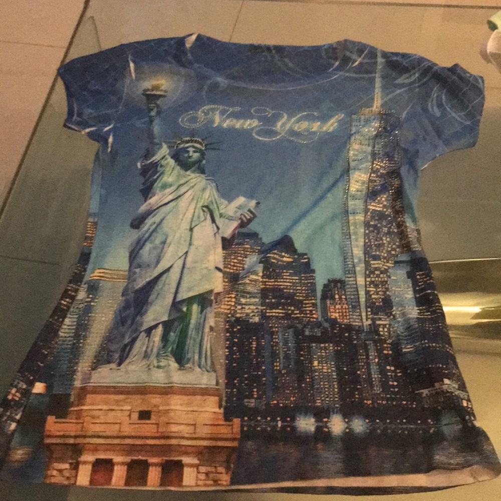 Small NY tee purchased at airport in NYC NWOT